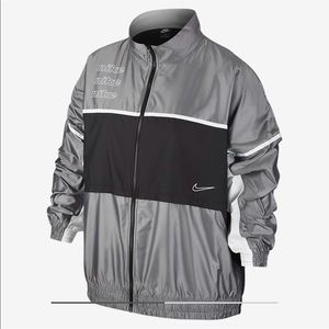 SOLD Nike Sportswear woven jacket